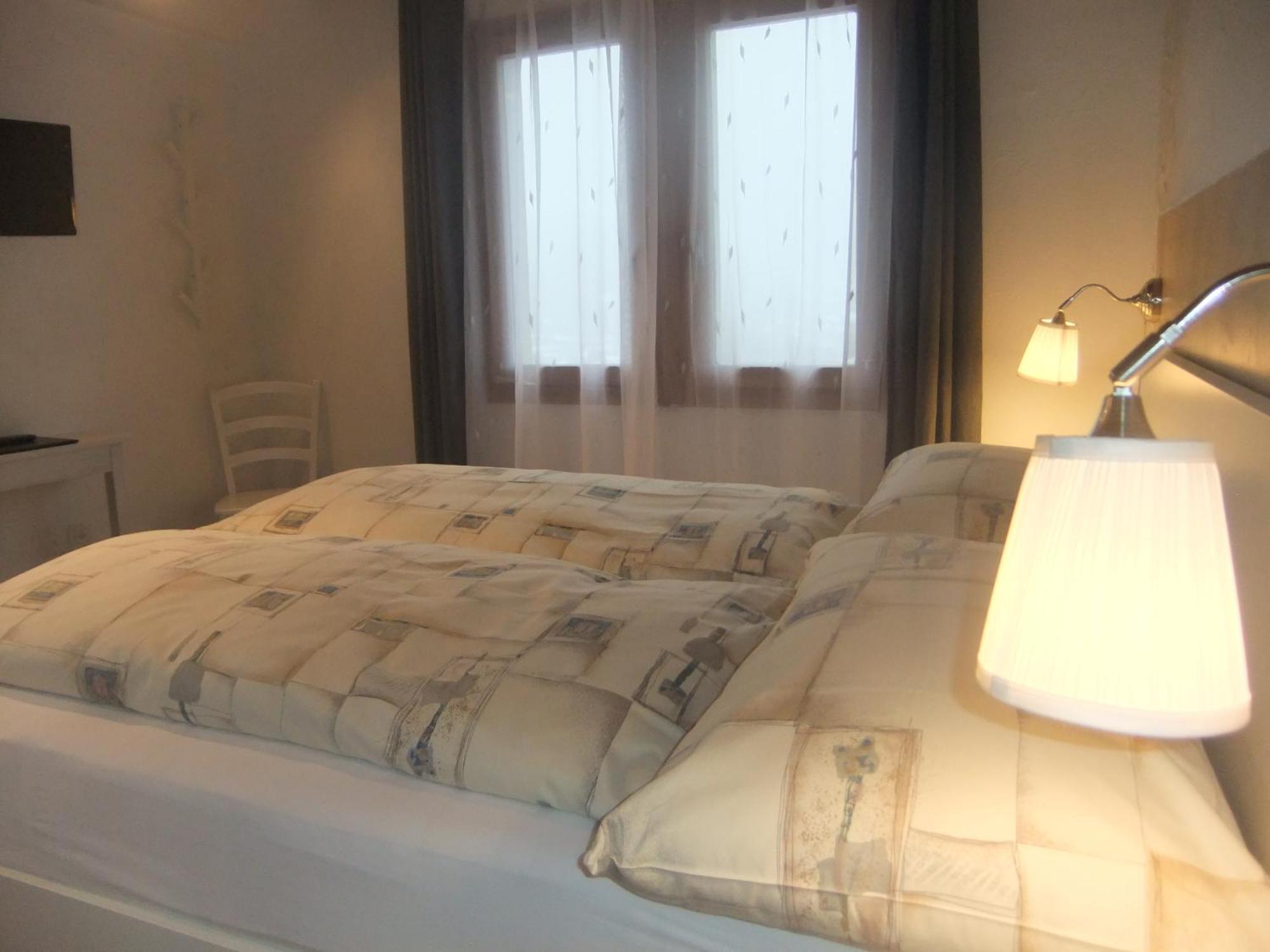 בליצינגן Hotel Weisshorn חדר תמונה